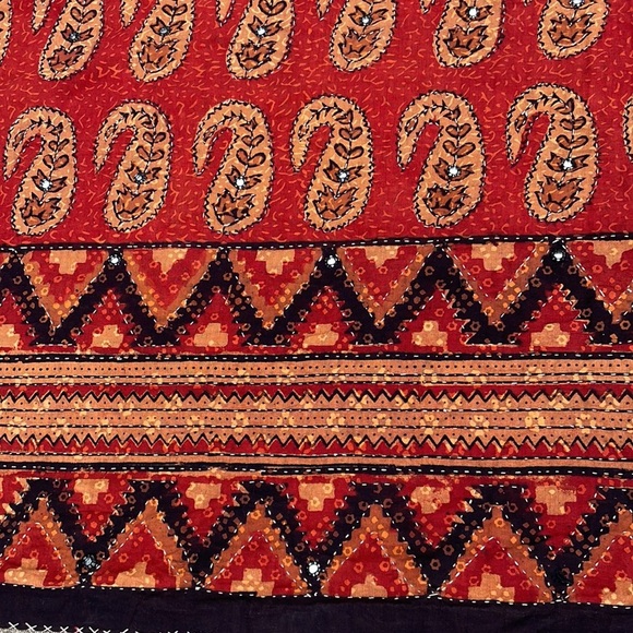 Asian Embroidered Paisley Decorative Tapestry - Picture 5 of 9